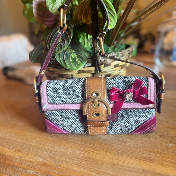 Vintage Coach Soho Mini week shoulder bag with velvet bow and hangtag - Picture 1 of 16